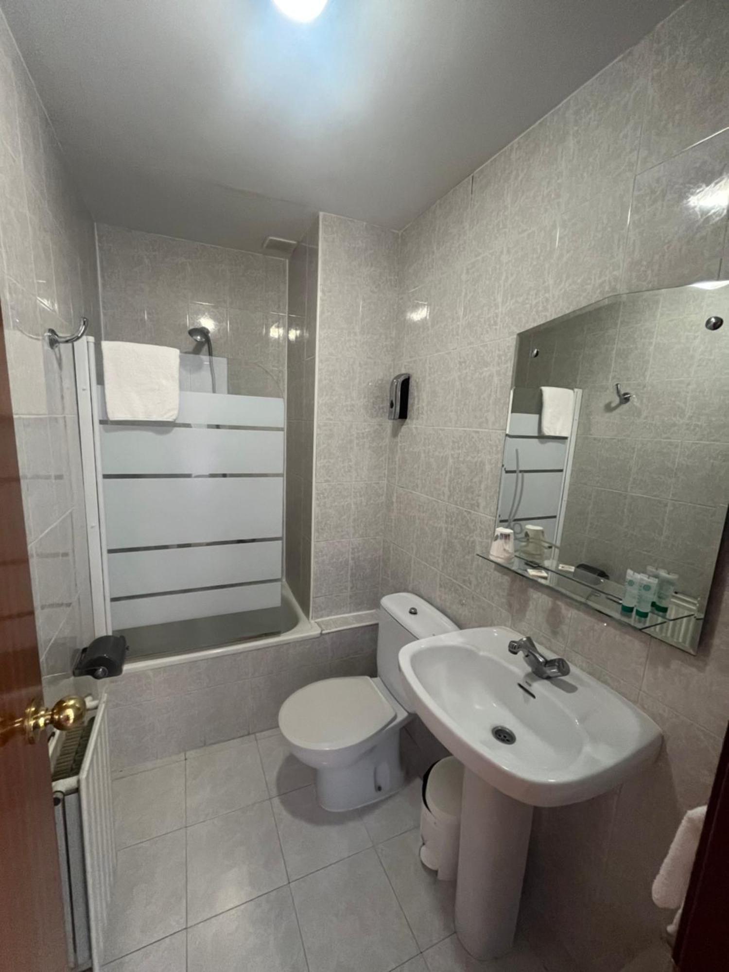 Hostal Legaz Funes Exteriör bild