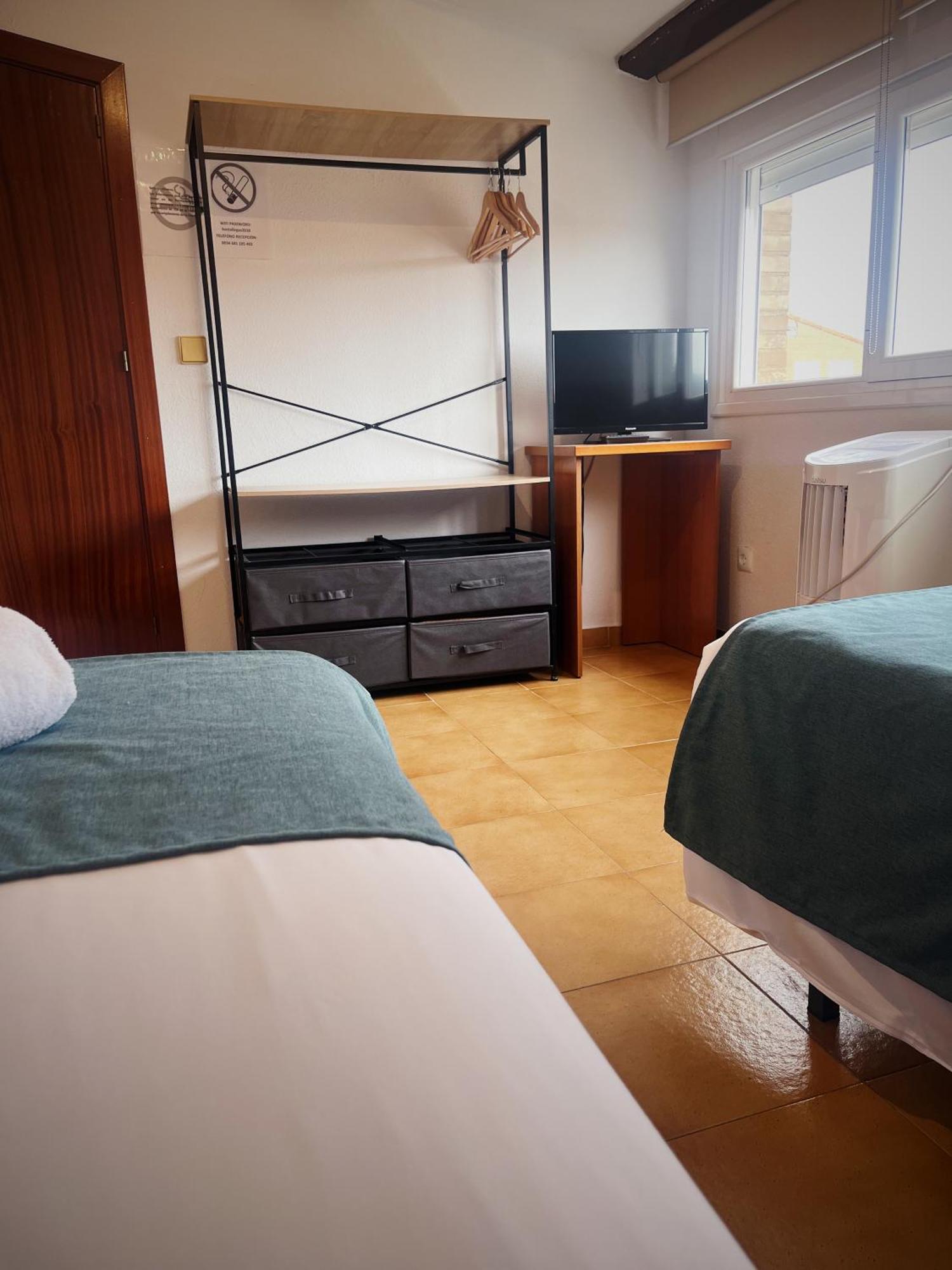 Hostal Legaz Funes Exteriör bild