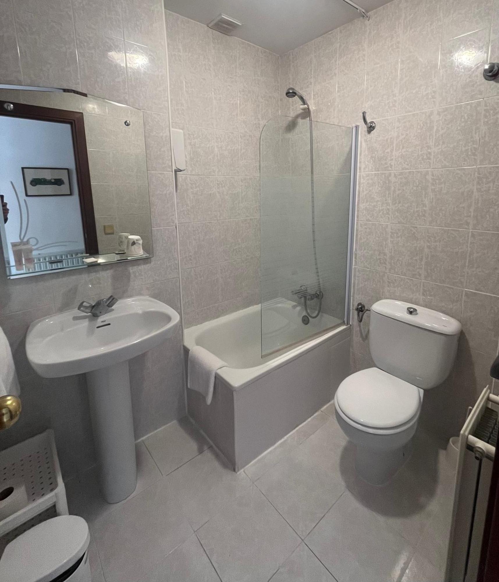 Hostal Legaz Funes Exteriör bild