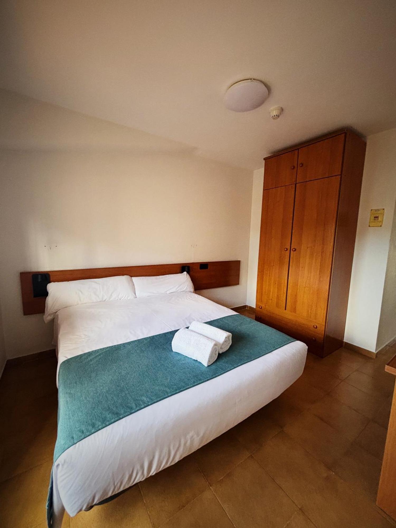 Hostal Legaz Funes Exteriör bild