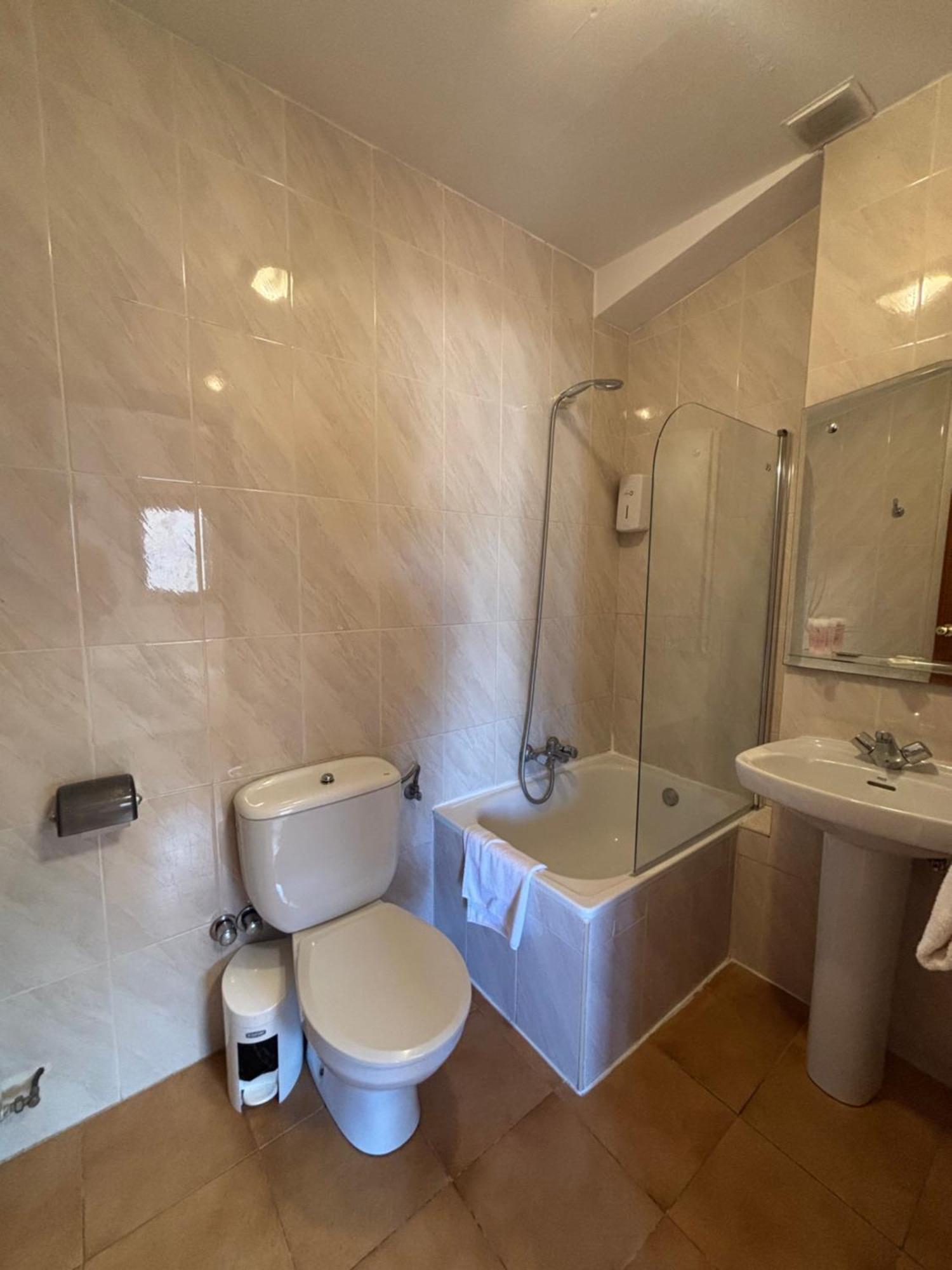 Hostal Legaz Funes Exteriör bild