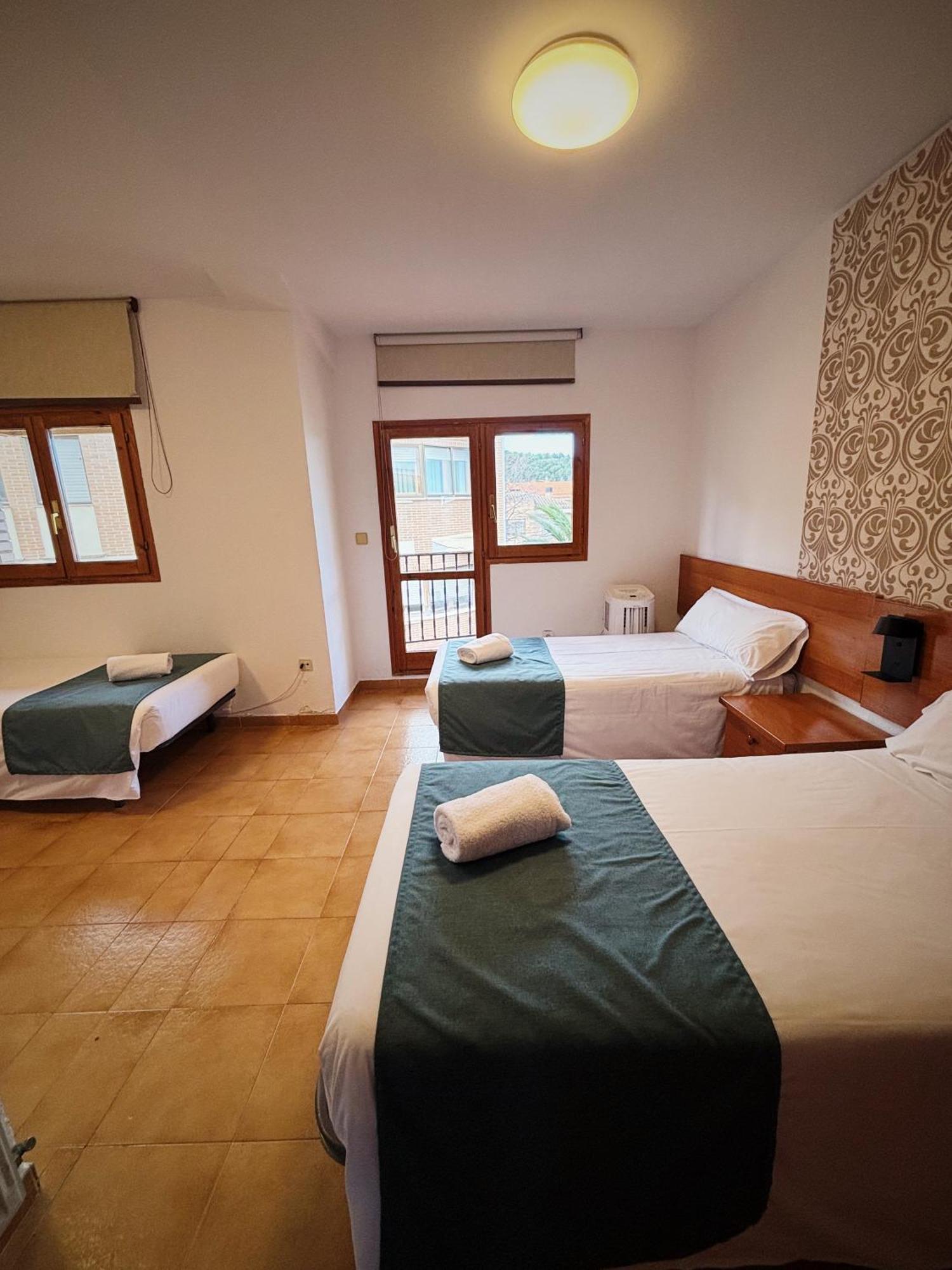 Hostal Legaz Funes Exteriör bild