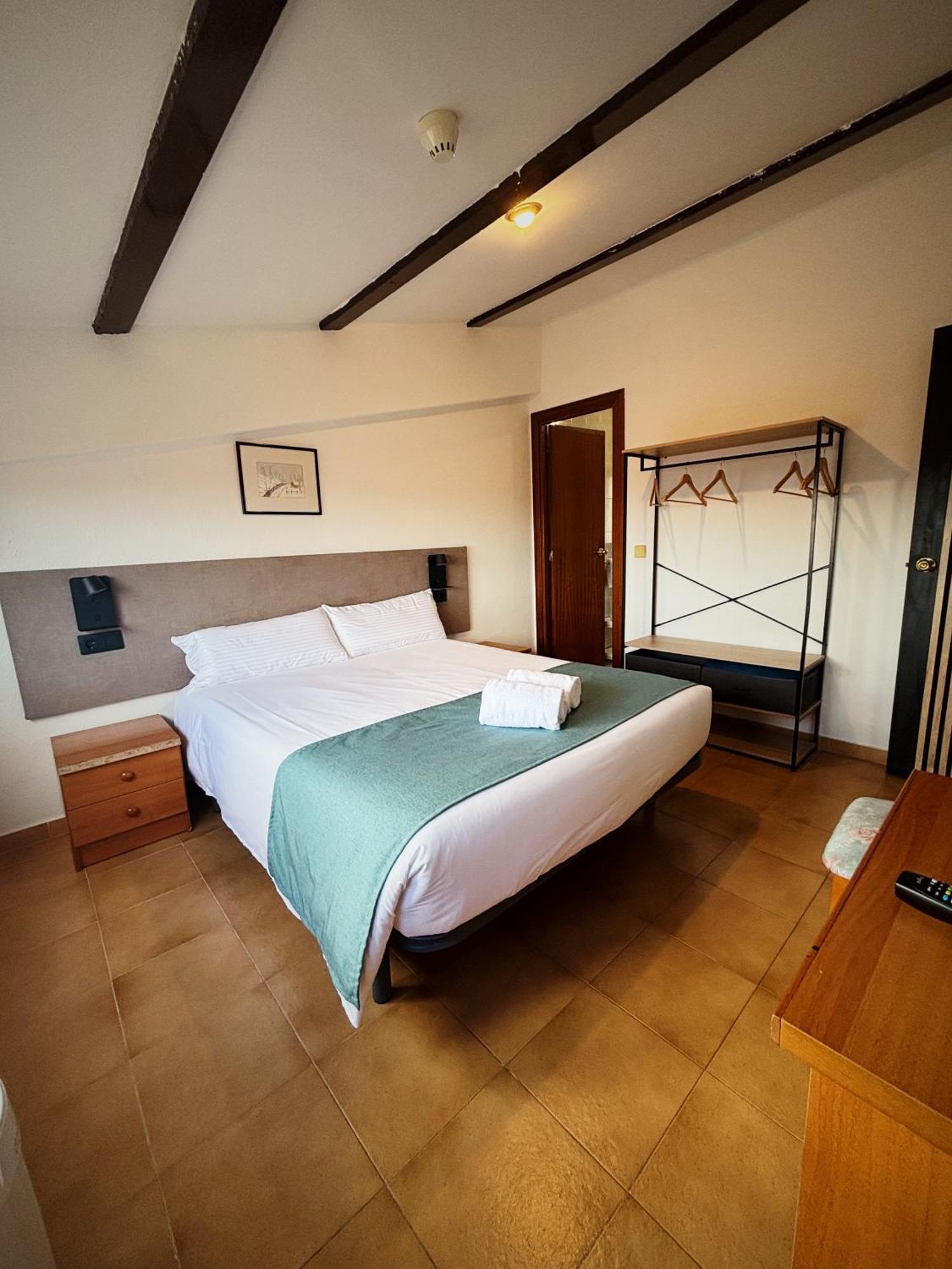 Hostal Legaz Funes Exteriör bild