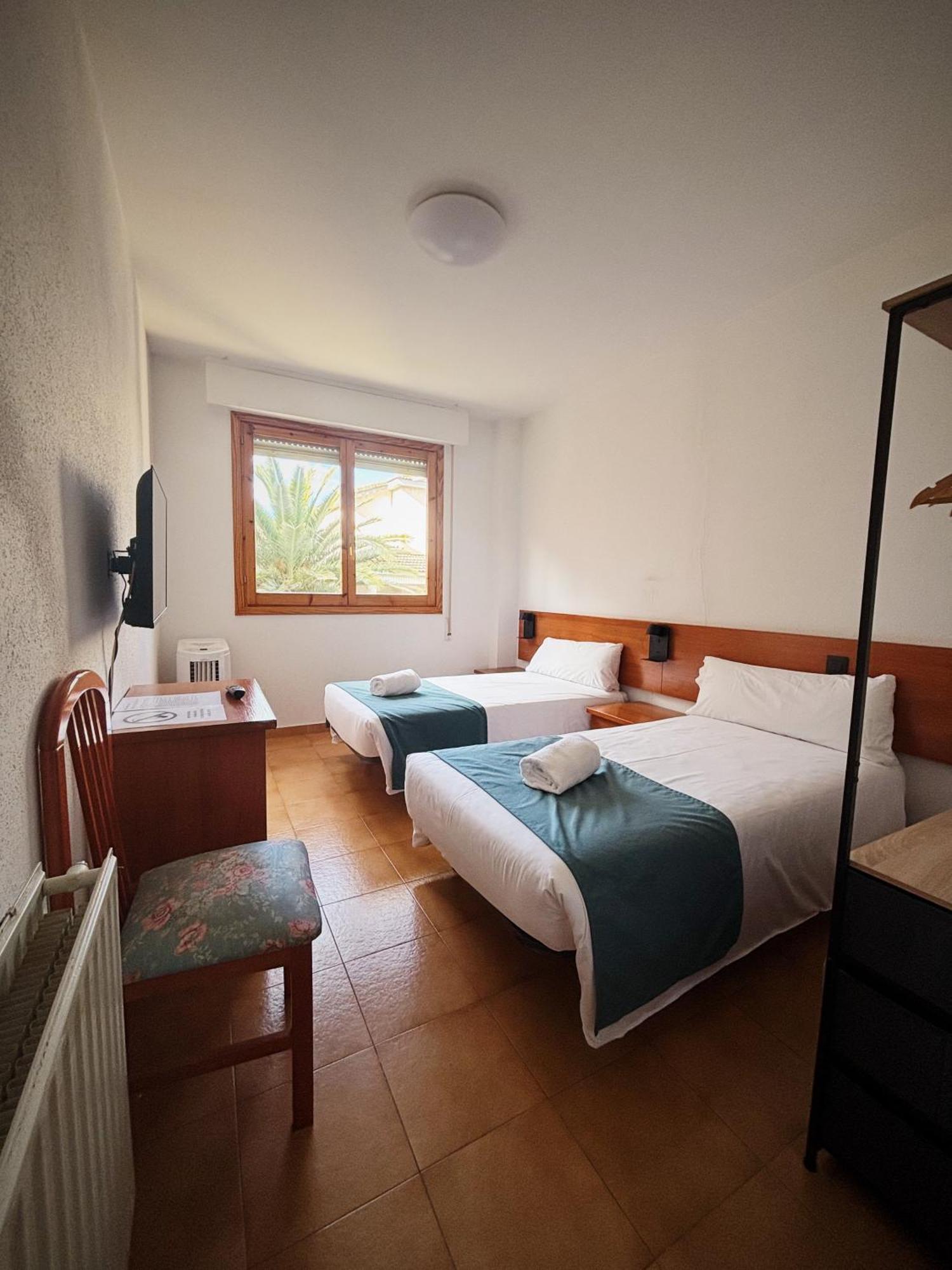 Hostal Legaz Funes Exteriör bild