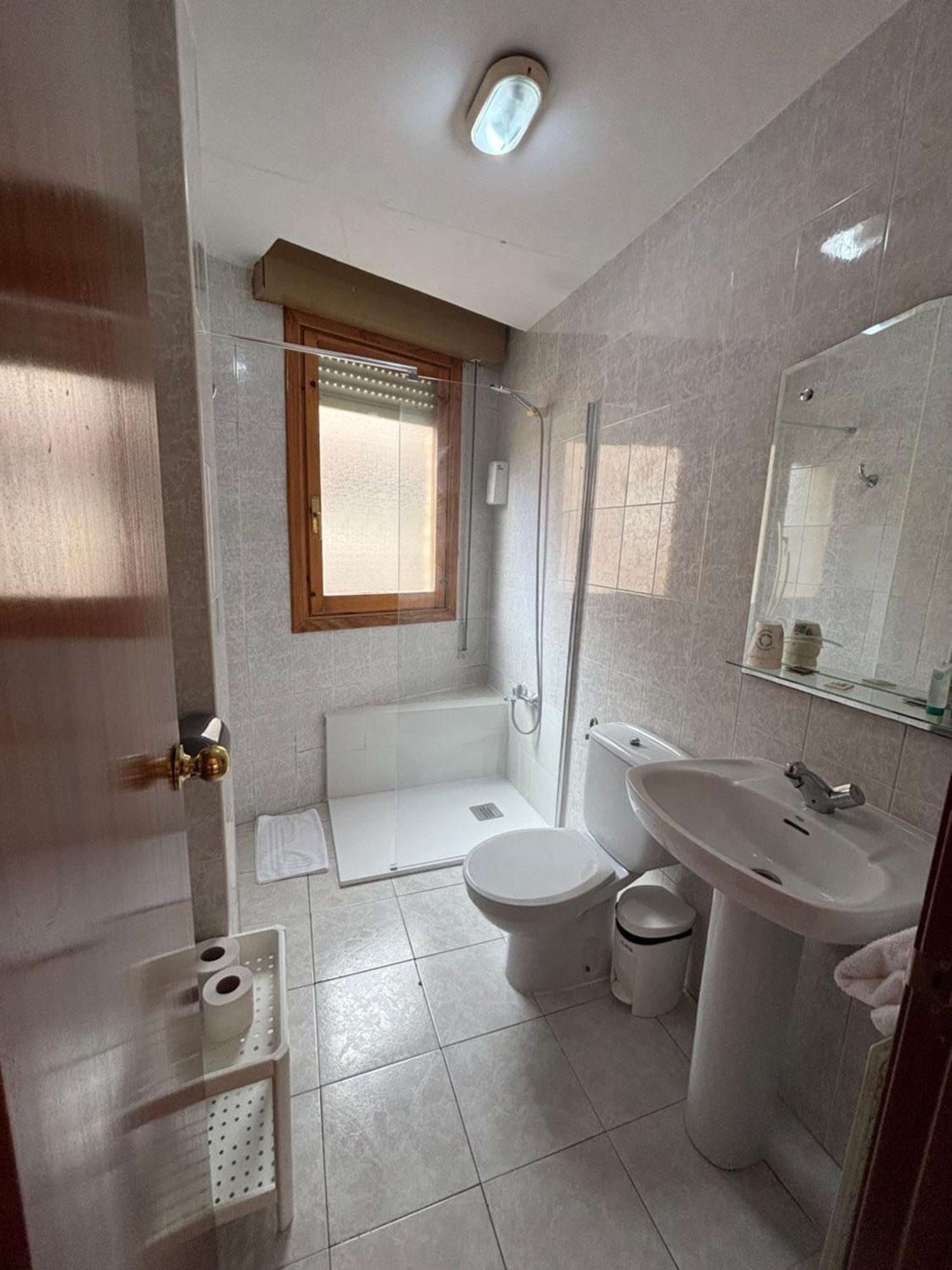 Hostal Legaz Funes Exteriör bild