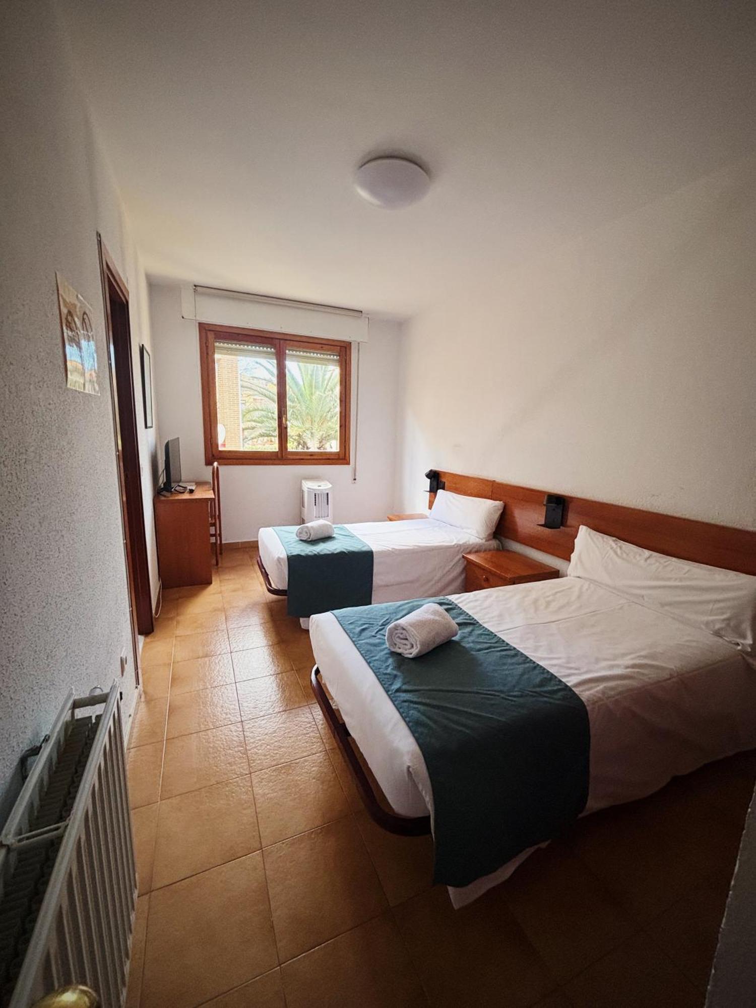 Hostal Legaz Funes Exteriör bild