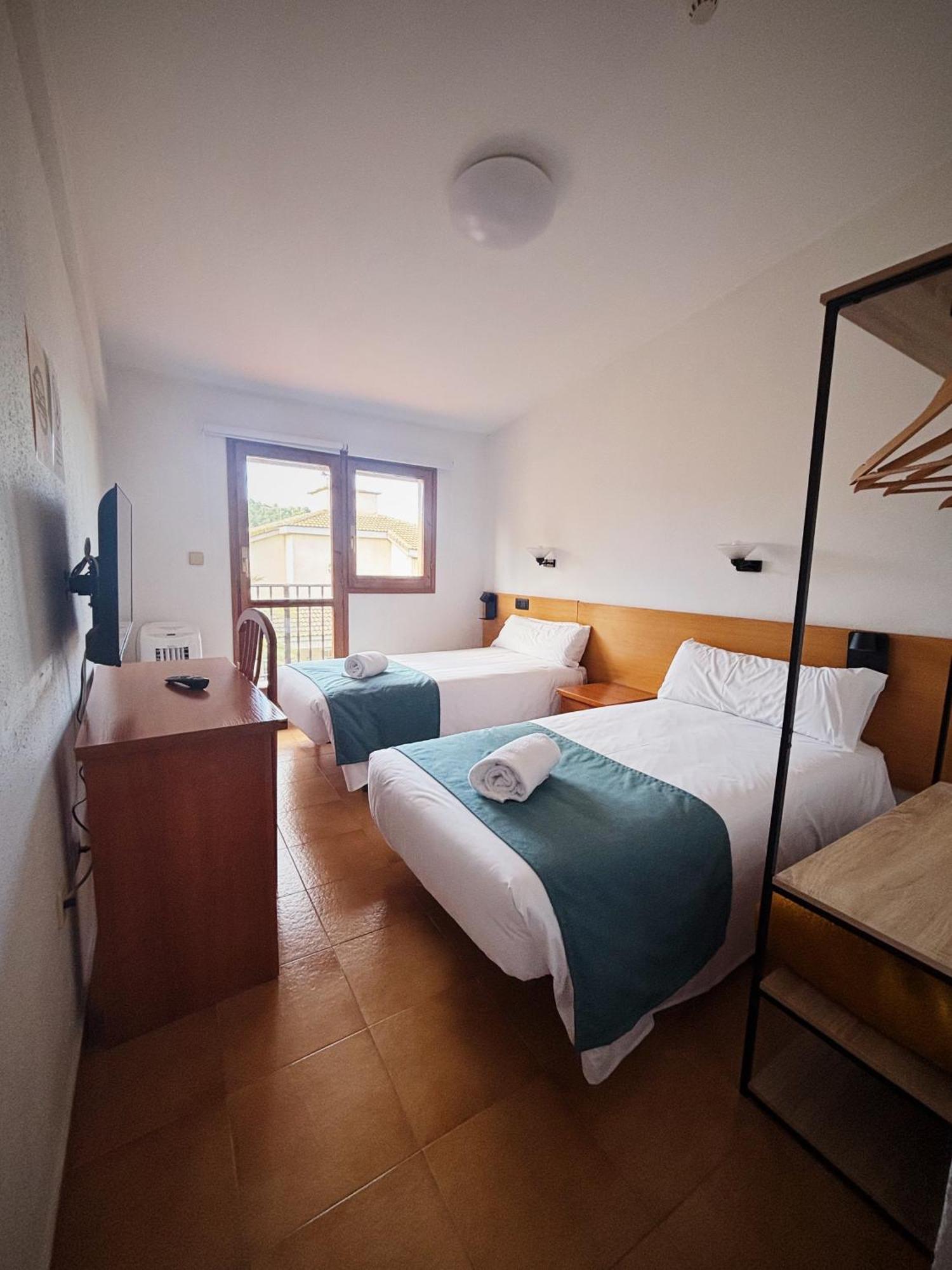 Hostal Legaz Funes Exteriör bild
