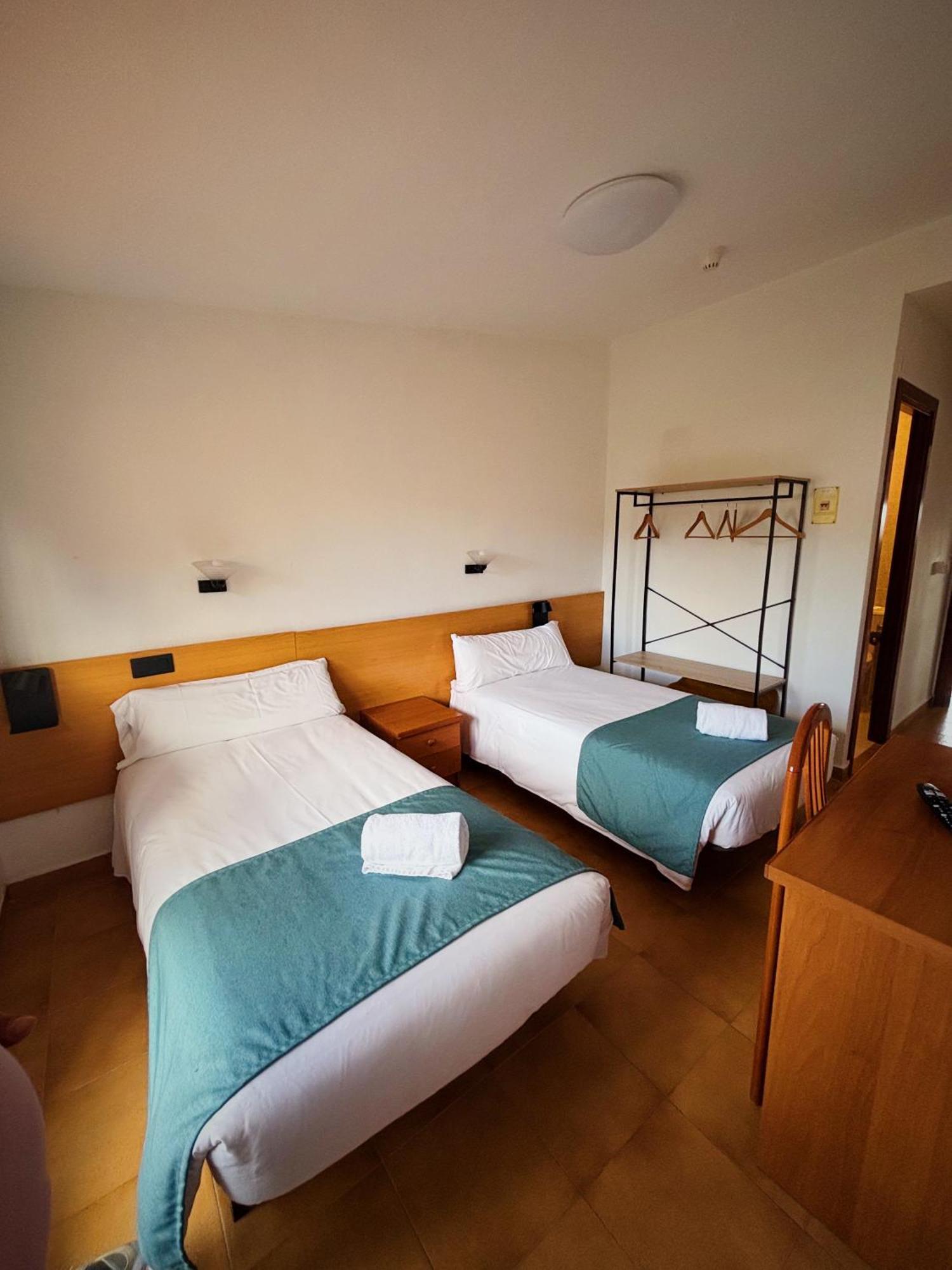 Hostal Legaz Funes Exteriör bild